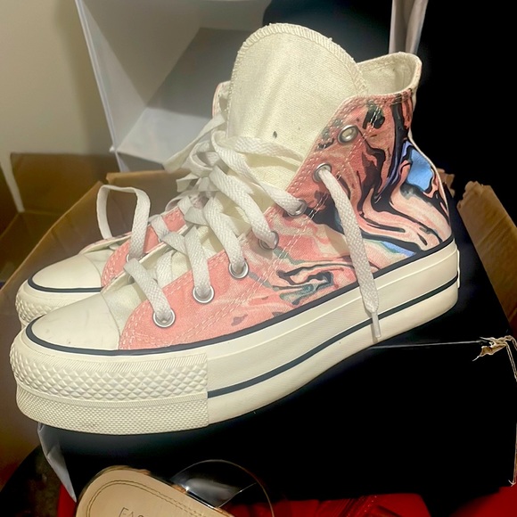 Platform chucks only worn once